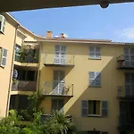 Vieux Nice, grand 2P sur jardins, parking, calme, soleil