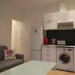 Sunny Flat In The Heart Of The Market