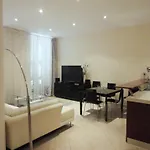 Apartment On Rue De France 4