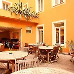 Le Noailles Gare Hotel