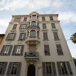 Carre D\'Or! Park View!