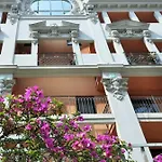 Apartment-avenue Des Fleurs - 06000 *