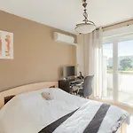 Charming 1Br With Pool And Sea View In Nice
