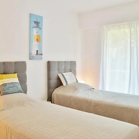 Les Bleuets Apartment *