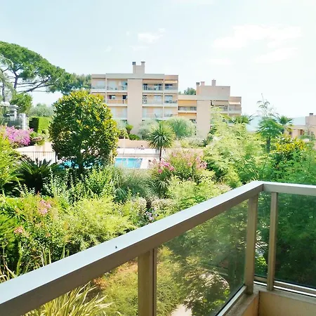 Les Bleuets Apartment *