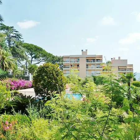 Les Bleuets Apartment