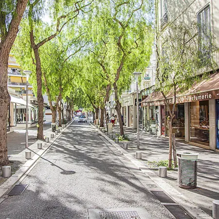 34 M In The Heart Of The Golden Square