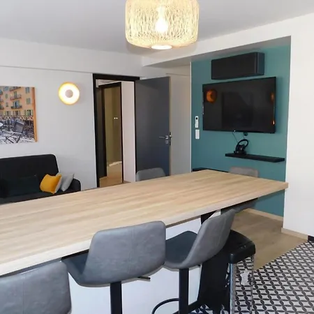 Beautiful T4 Newly Renovated In 2020 Located Close To The Port Apartment