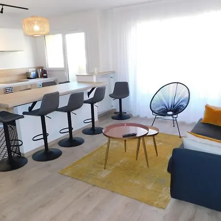 Beautiful T4 Newly Renovated In 2020 Located Close To The Port Apartment