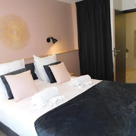 Beautiful T4 Newly Renovated In 2020 Located Close To The Port Apartment *