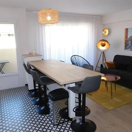 Beautiful T4 Newly Renovated In 2020 Located Close To The Port Apartment *