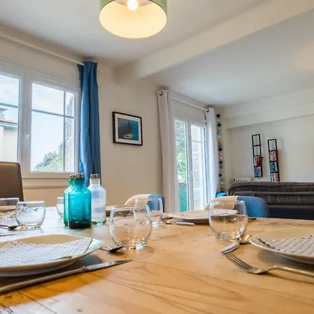 Apartment Charming Family In