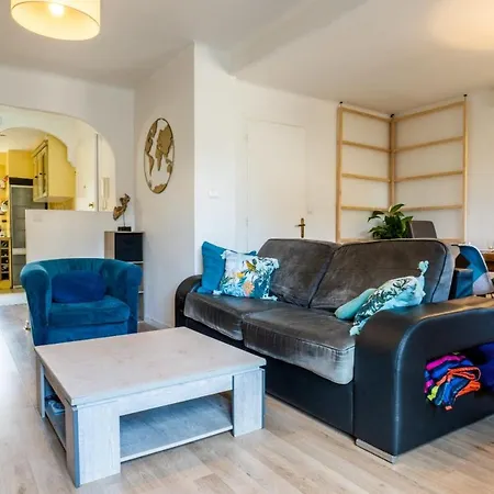 Apartment Charming Family In
