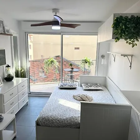 Port De Charmant Studio Apartment
