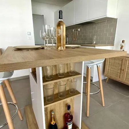 Best Location In Town, New Appt Fully Renovated Apartment Nice