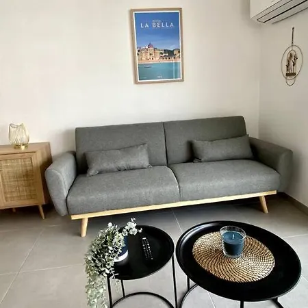 Apartment Best Location In Town, New Appt Fully Renovated