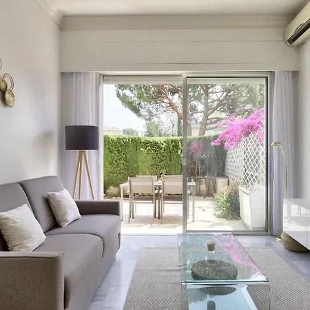 Elegant 1-bedroom Flat In W Private Terrace Apartment