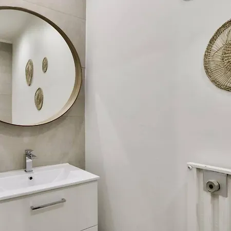 Elegant 1-bedroom Flat In W Private Terrace Apartment *