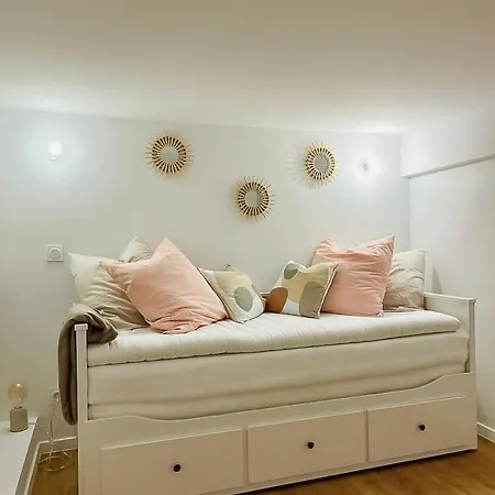 Bright Studio Ideal For Couple In