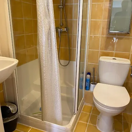 Large 5 With 3 Shower And Air Con.