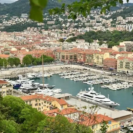 10-15 Min To Railway, Beach, Marketplace Apartment