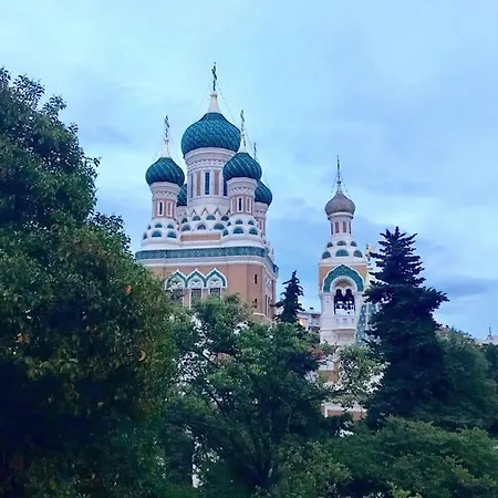 10-15 Min To Railway, Beach, Marketplace Apartment *