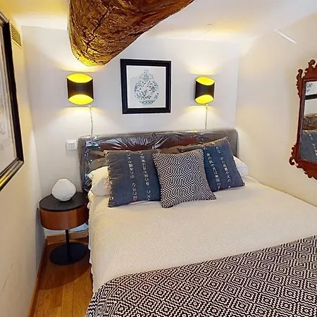 Large 5 With 3 Shower And Air Con. *