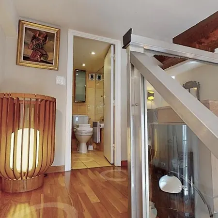 Large 5 With 3 Shower And Air Con. Apartment
