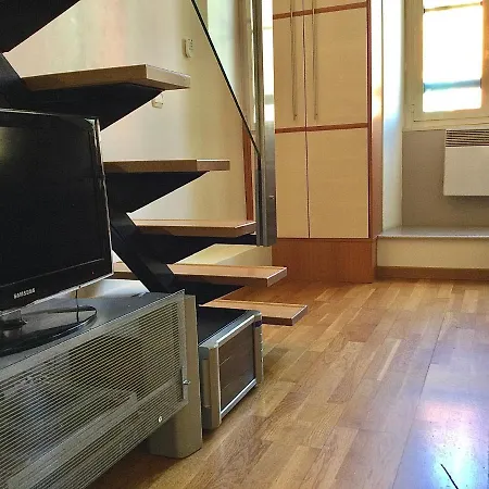 Large 5 With 3 Shower And Air Con. Apartment Nice