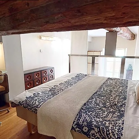 Apartment Large 5 With 3 Shower And Air Con.