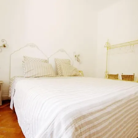 Apartment #41 & Charming 1 Bdr Flat 10mins Walk To *