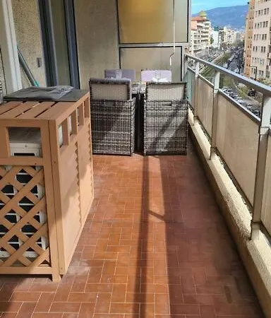 Face Et Plages Avec Terrasse. *
