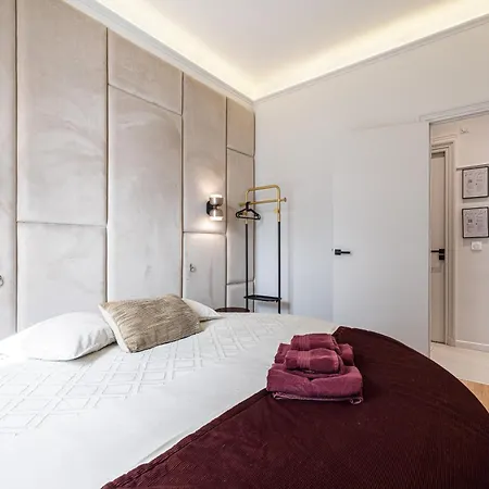 Apartment Coeur De La Libe - Ideal Couple & Friends - & Cosy - Tram & Supermarkets -ac -bed Xxl