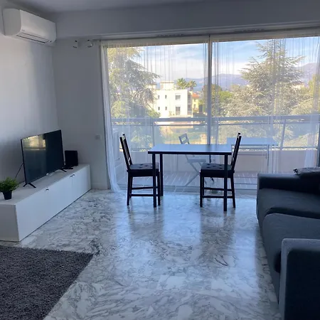 Belles Terres 2 Pieces Au Calme, Piscine, Terrasse Apartment Nice