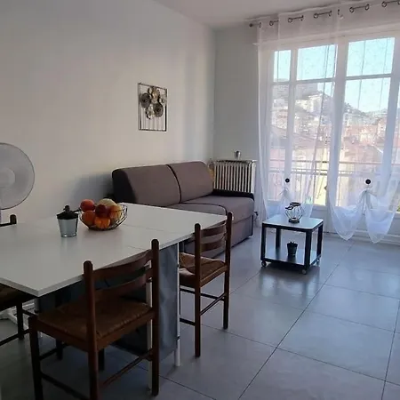 Renove, Centre, Proche Commodites Apartment