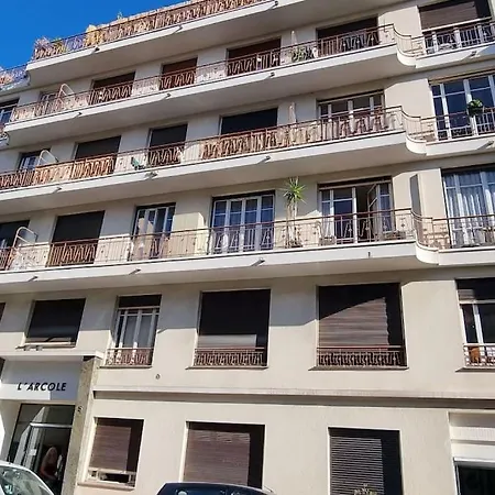 Renove, Centre, Proche Commodites Apartment