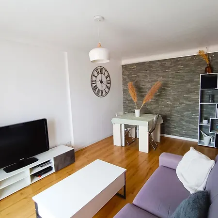 Spacious In The Heart Of Apartment *