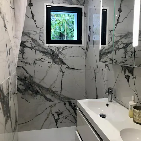 Apartment Jardin Avec Jacuzzi, Vue Et Montagne, Clim & Parking Nice