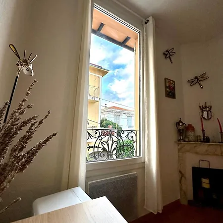 10-15 Min To Railway, Beach, Marketplace Apartment