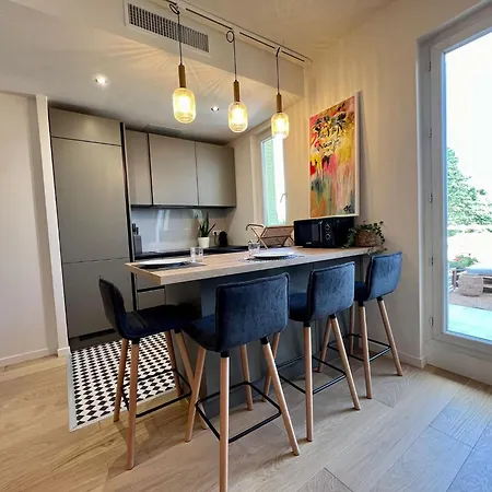 Apartment Charming Penthouse In - 10 Minutes From Seaside