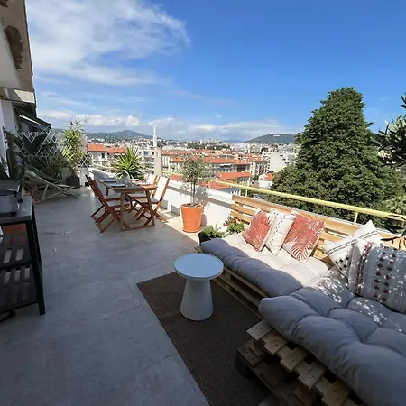 Apartment Charming Penthouse In - 10 Minutes From Seaside