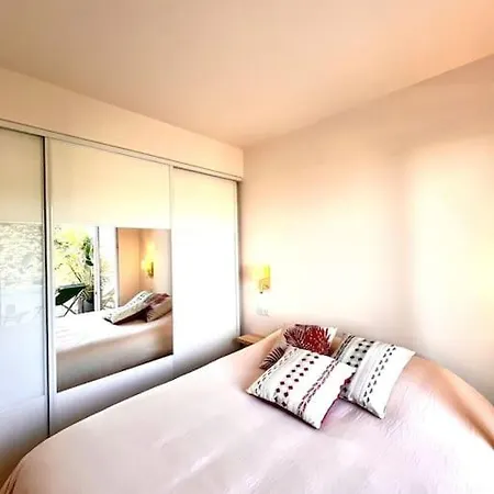 Charming Penthouse In - 10 Minutes From Seaside Nice