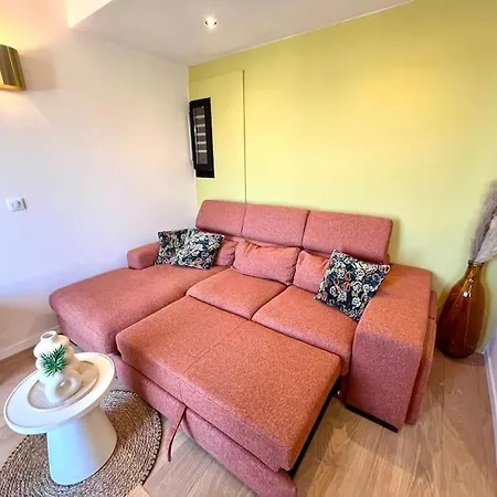Apartment Charming Penthouse In - 10 Minutes From Seaside