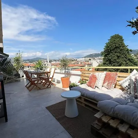 Apartment Charming Penthouse In - 10 Minutes From Seaside