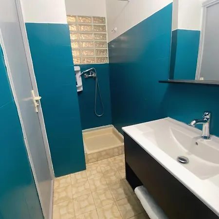 Quiet Apartment, Ac With Free Street Parking And Little Garden Apartment *