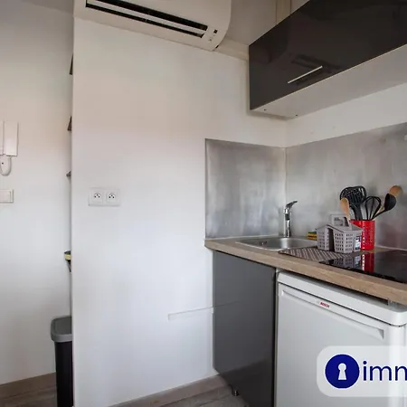 Studio Air-conditioned Liberation District *