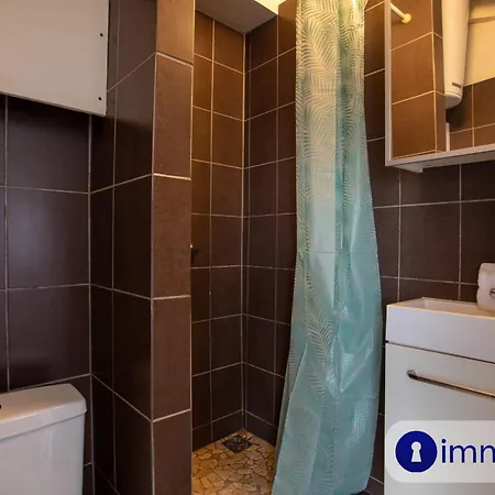 Studio Air-conditioned Liberation District Apartment Nice
