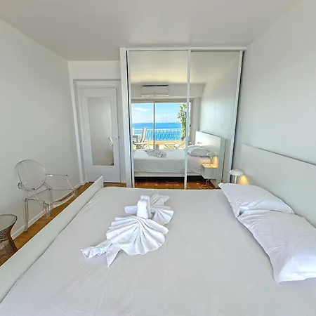 Stunning Rooftop Retreat On The Promenade Des Apartment *