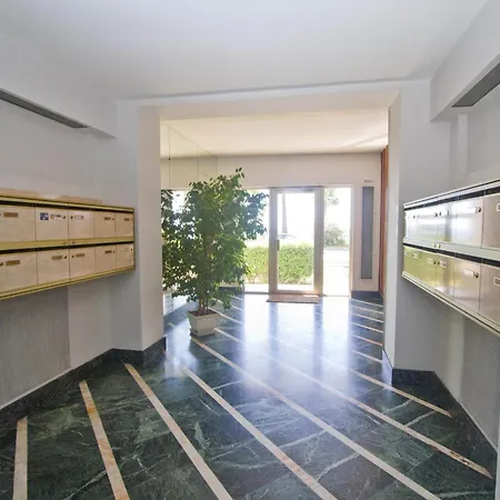 Apartment Stunning Rooftop Retreat On The Promenade Des *