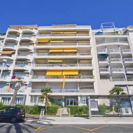 Stunning Rooftop Retreat On The Promenade Des Apartment *